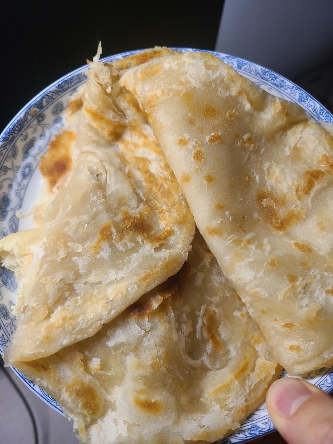 烙饼不硬的小窍门 掌握了你也能看出柔软多层凉了不硬的小油饼