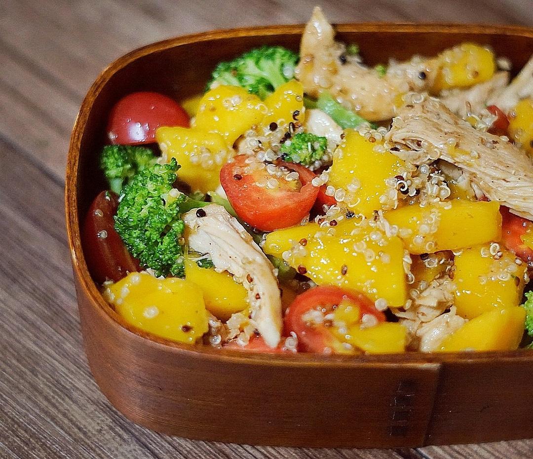 鸡胸芒果藜麦沙拉