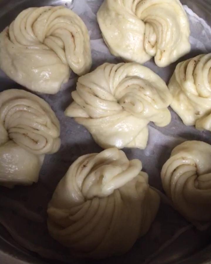 家常椒盐花卷(小视频)