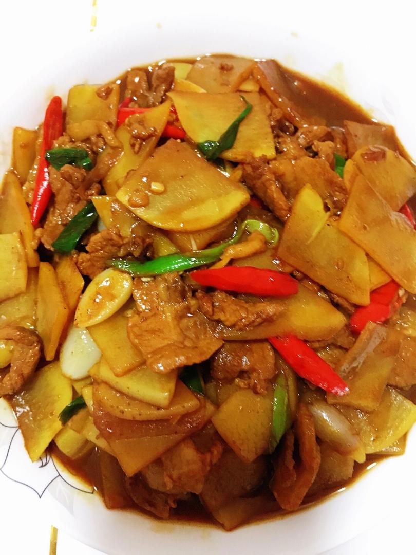 土豆片炒肉片