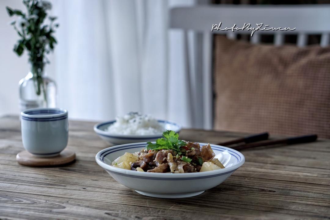 【炊烟食堂】冬日的蚝油萝卜炖肉