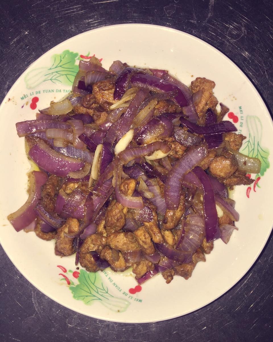 孜然洋葱炒牛肉粒