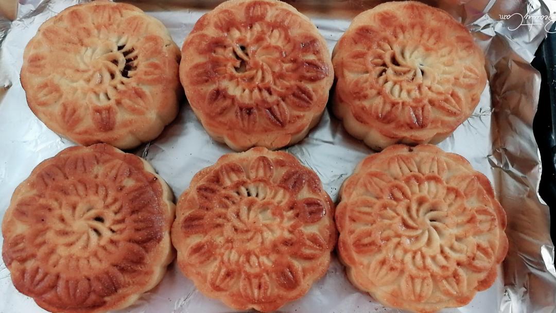 广式月饼－－蛋黄豆沙月饼