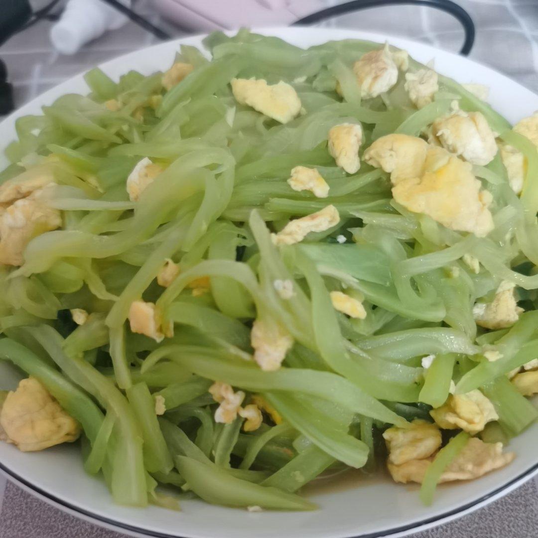 莴笋炒鸡蛋