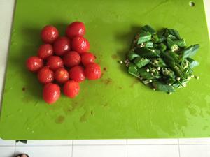 秋葵番茄鸡肉沙拉的做法 步骤4