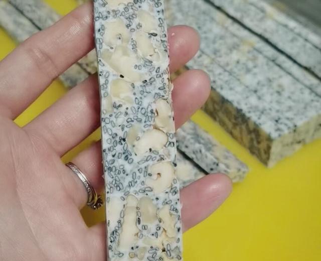 芝麻核桃牛轧糖的做法