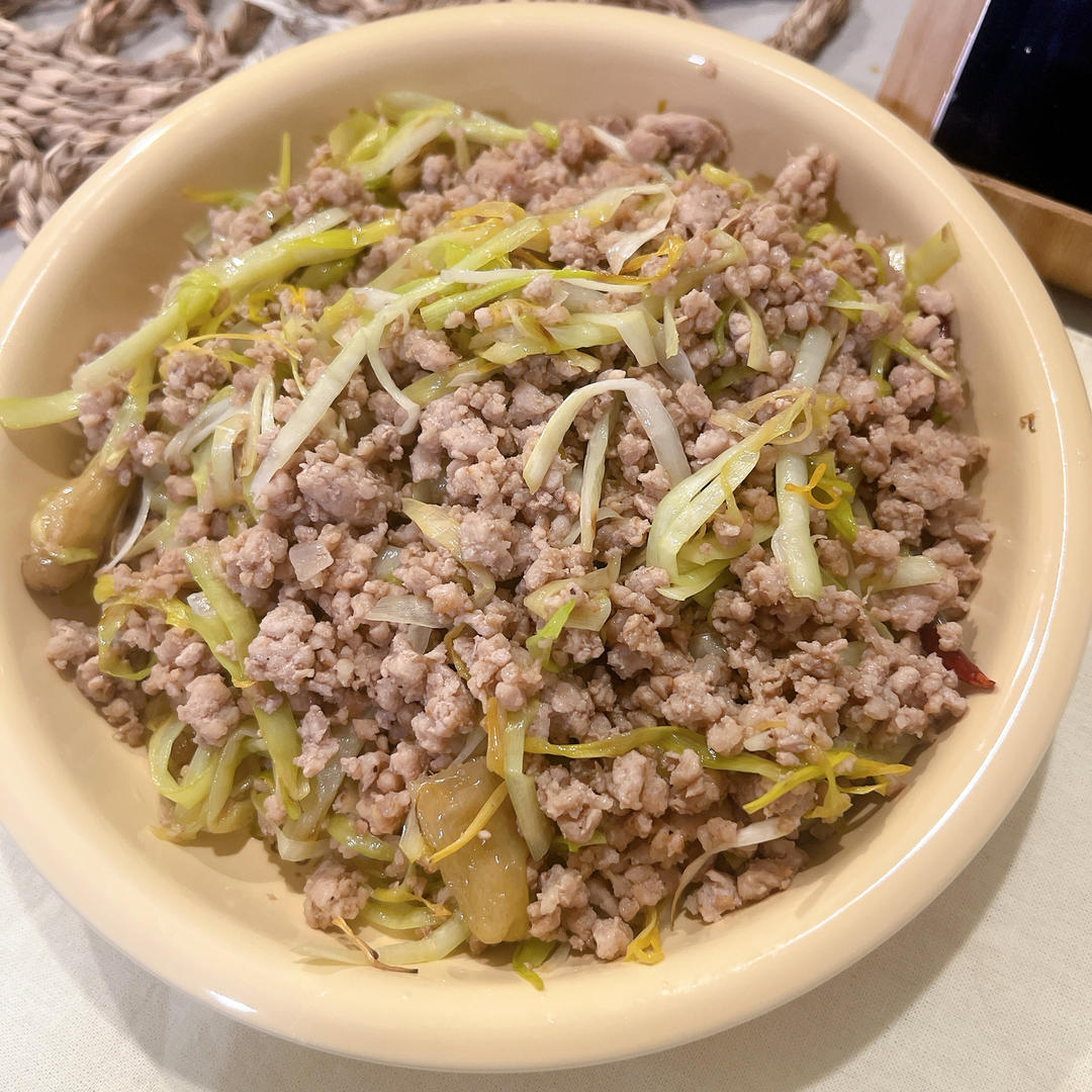 川菜俏荤的代表—韭黄肉丝