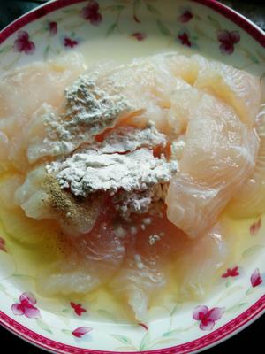 菌菇椒麻鱼的做法 步骤2