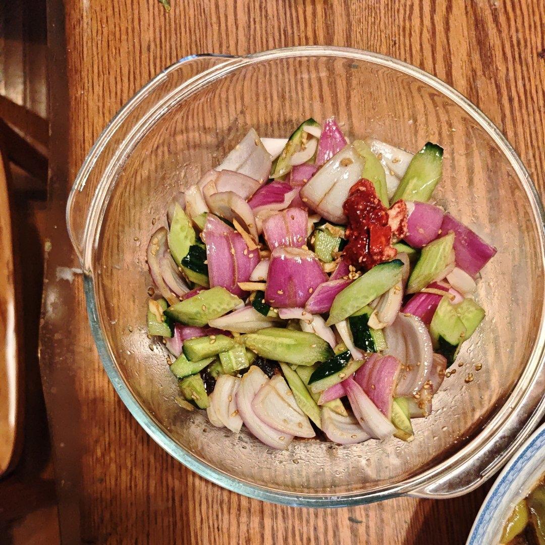凉拌洋葱花生米黄瓜