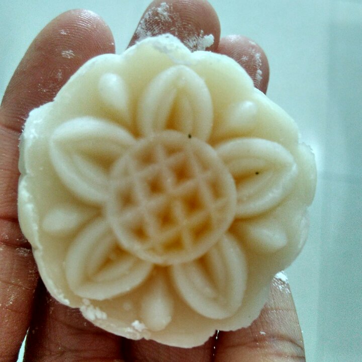 芒果芝士冰皮月饼