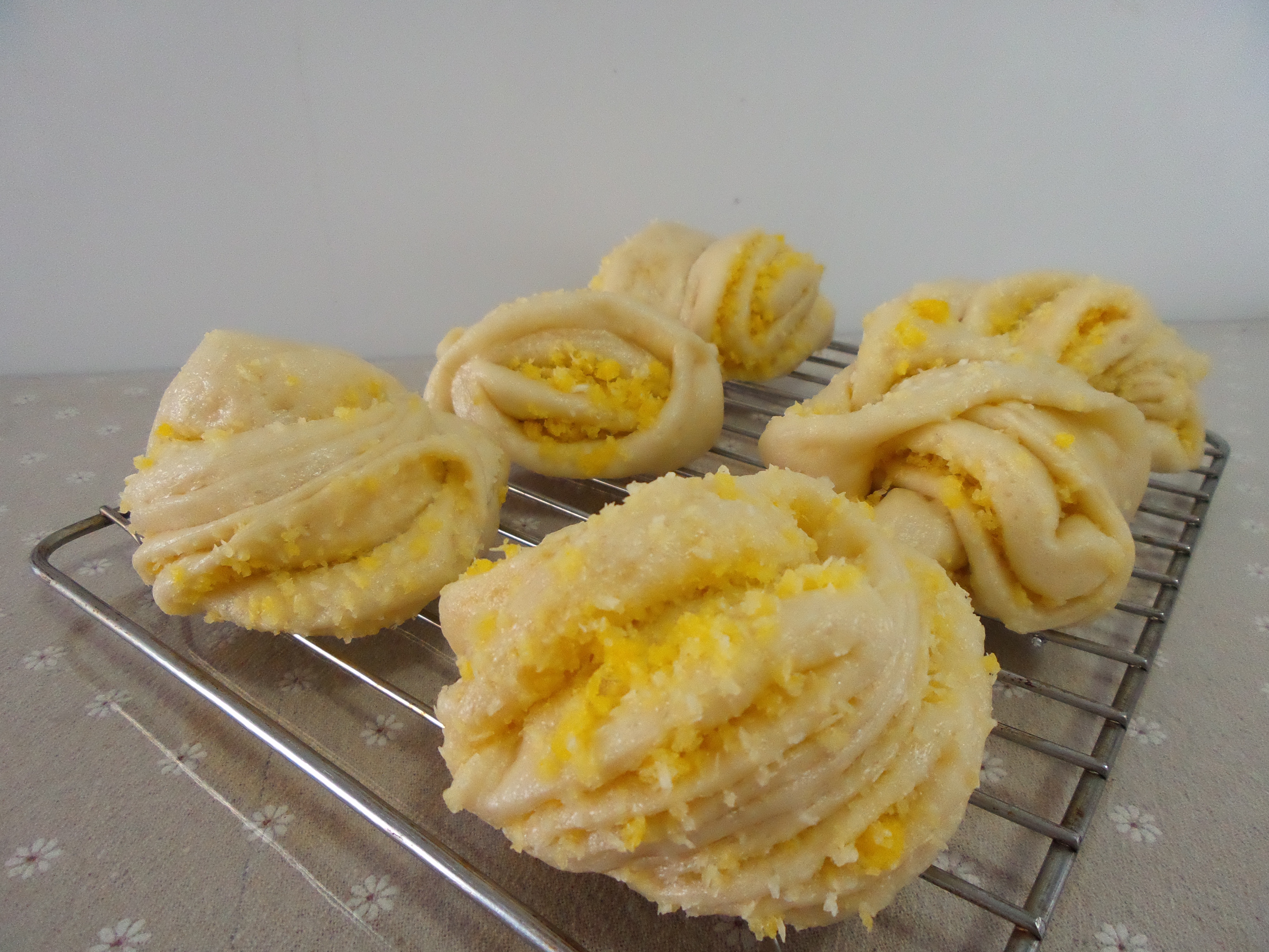 目不识丁做的椰蓉花卷