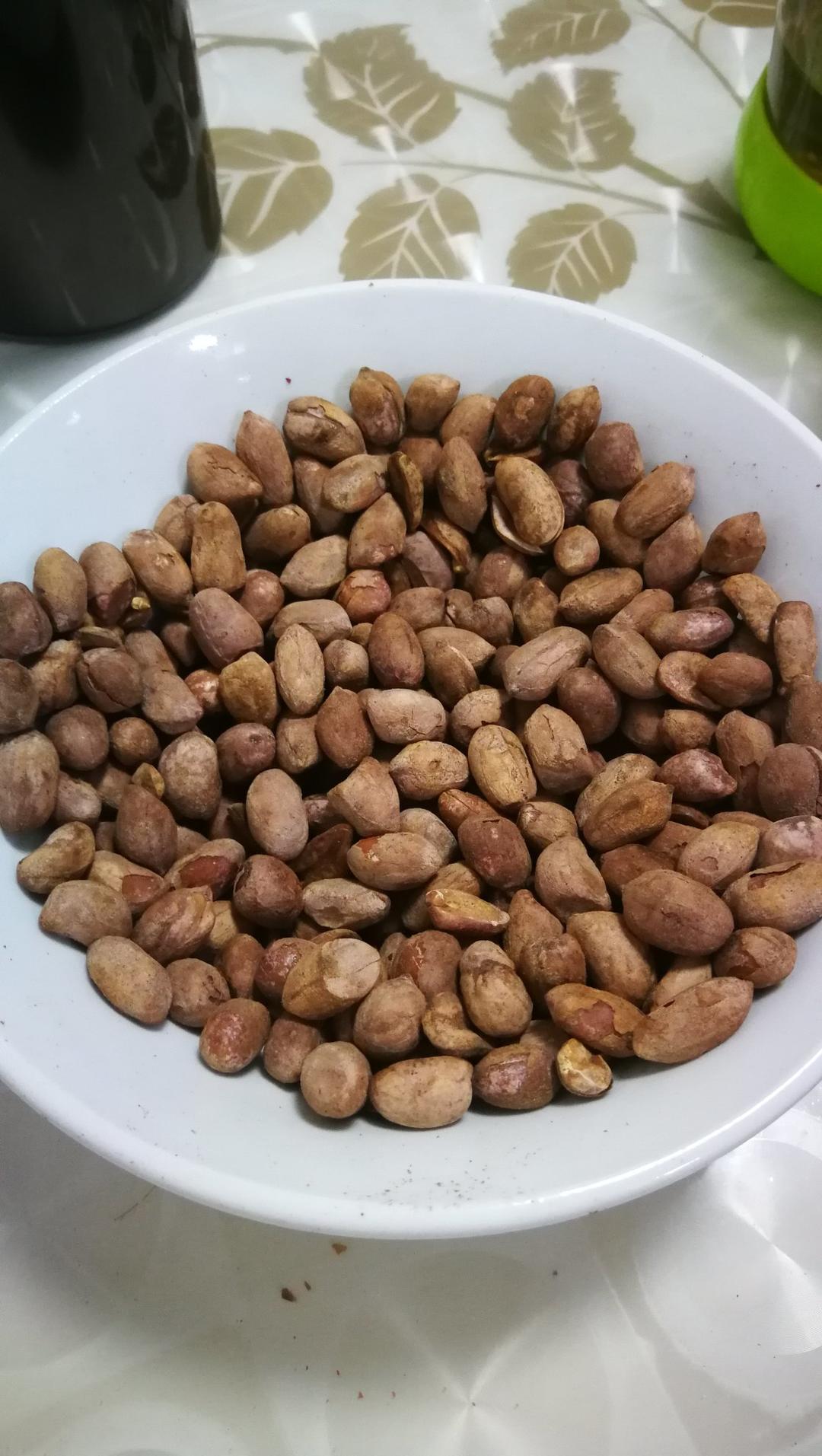 女儿乖乖3做的盐焗五香花生米