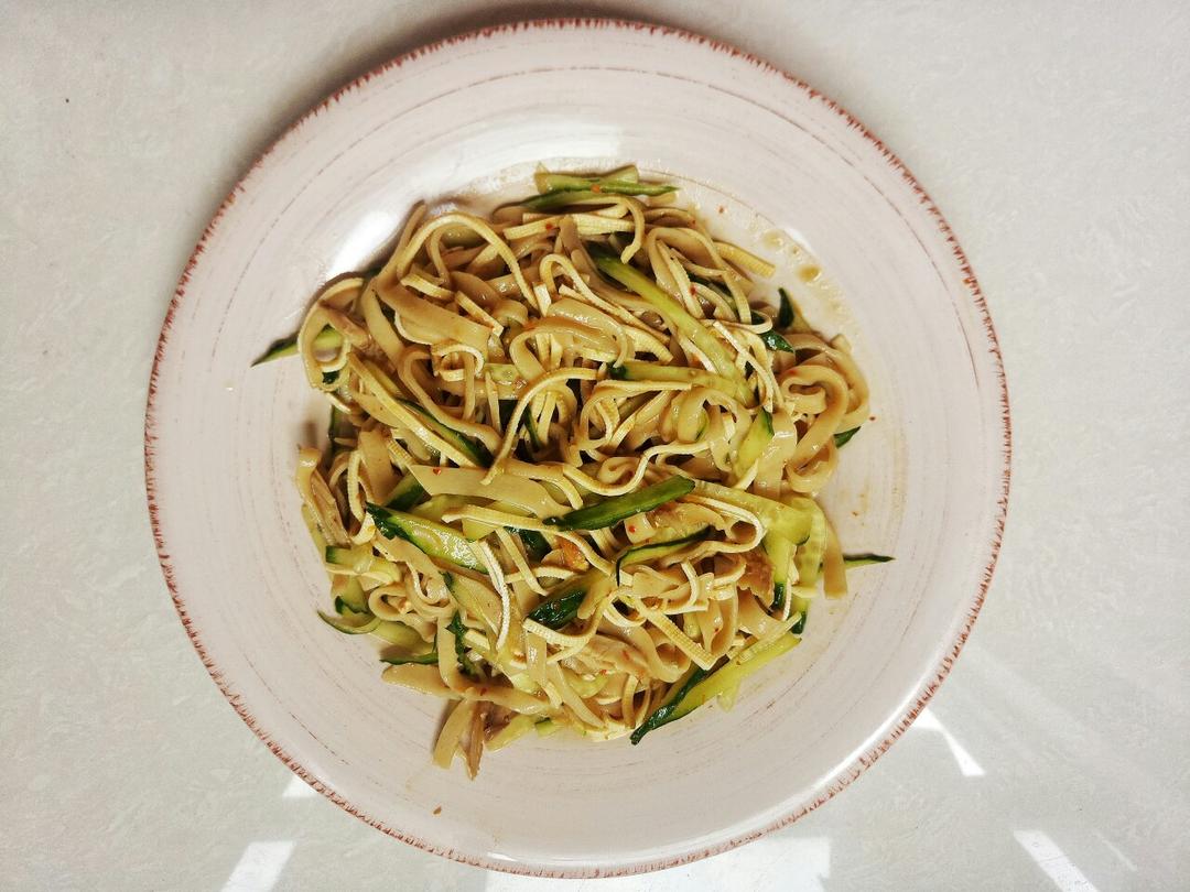 鸡丝凉面