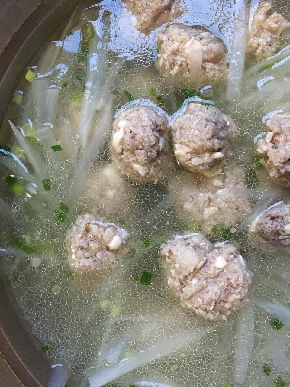 【10分钟系列】白萝卜豆腐圆子汤