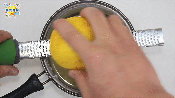 烫面法柠檬蛋糕，添加酸奶配方，口感绵密扎实，彻底解决出筋难题的做法 步骤3