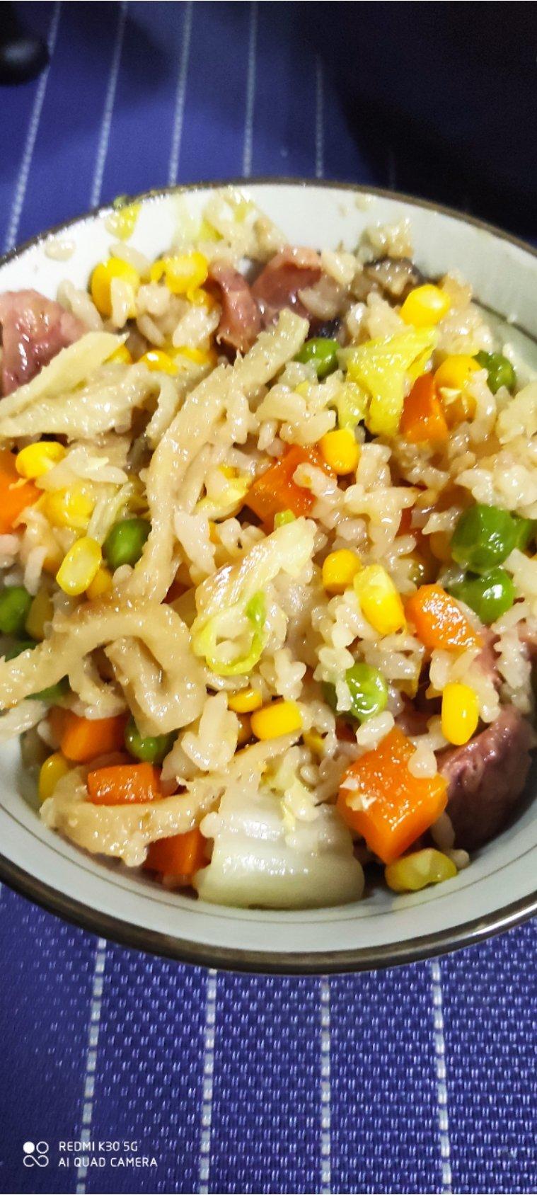 懒人必备～电饭煲腊肠焖饭