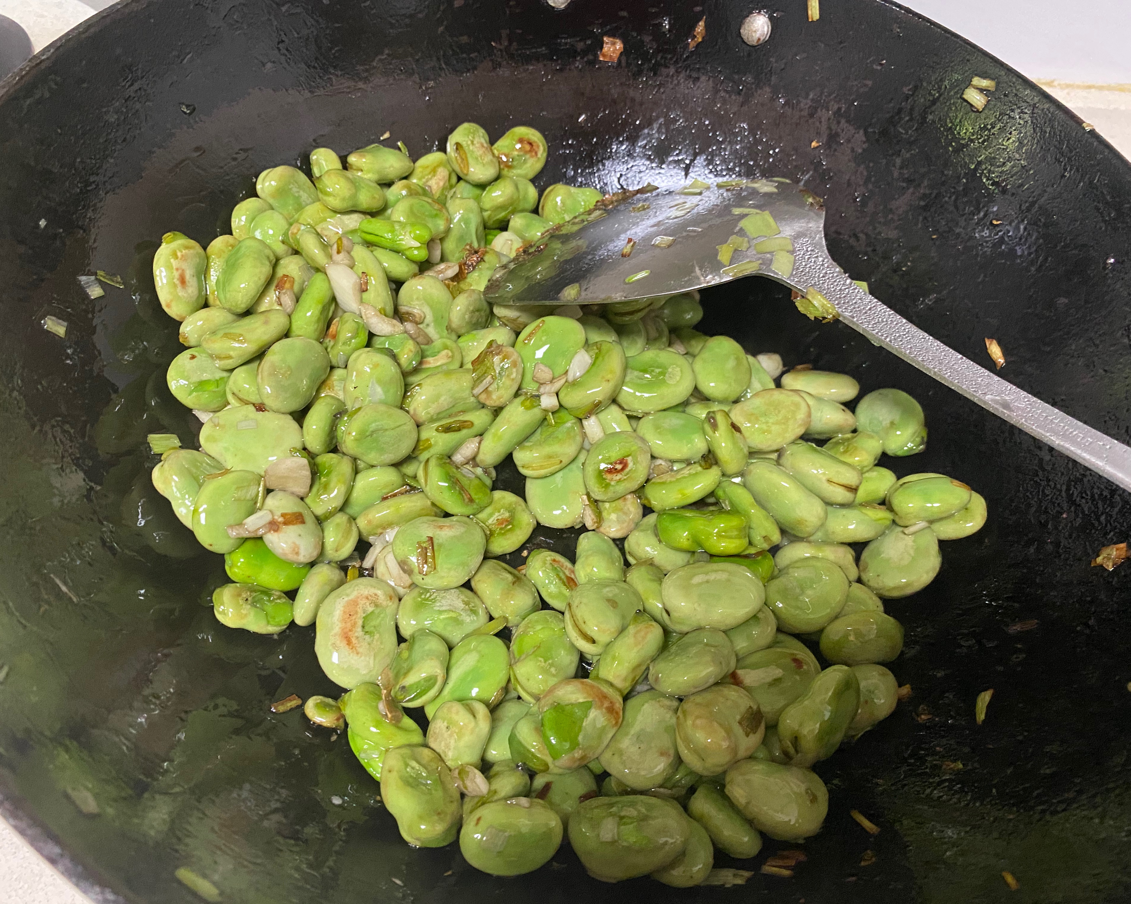 江南的春天-油焖蚕豆的做法