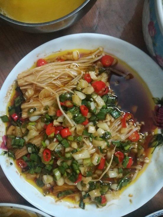 一口上瘾的蒜蓉金针菇