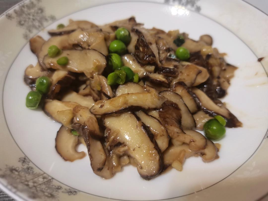 分享一个香菇好吃的做法，不用烧鸡不用炖汤，简单炒一炒，真香