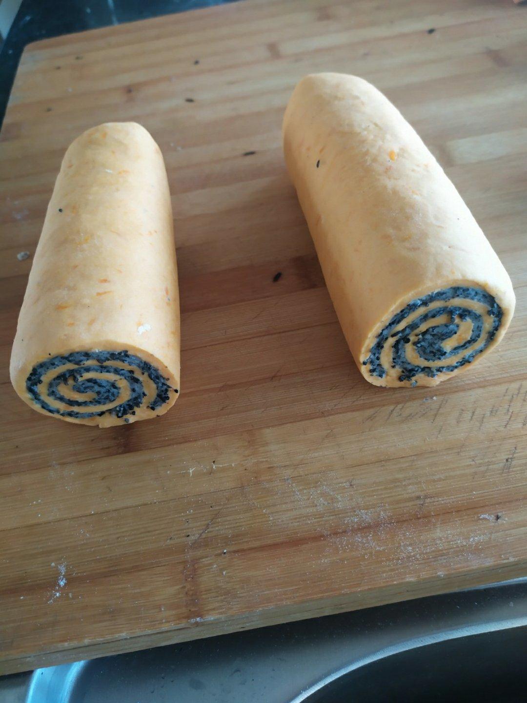 南瓜黑芝麻花卷