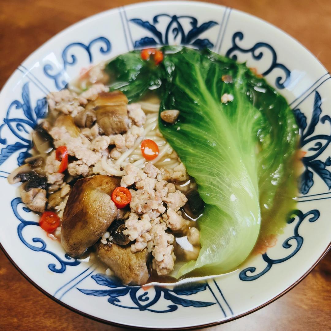 封神！口蘑肉沫鲜汤面！