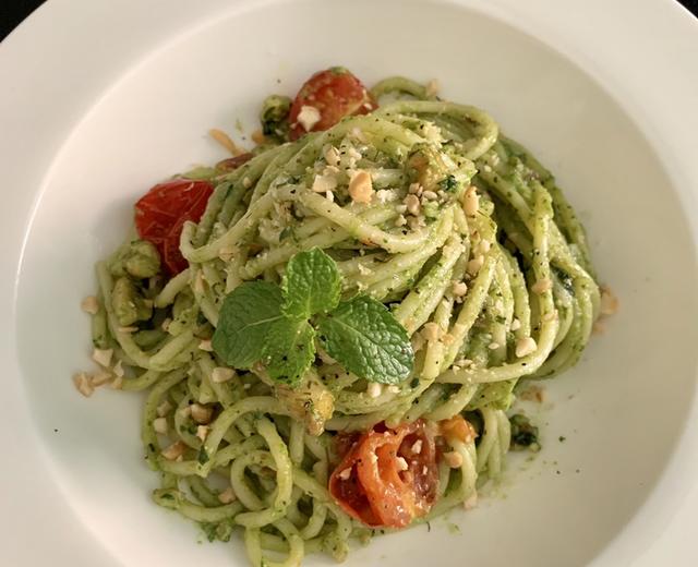 Pesto pasta罗勒叶酱意面