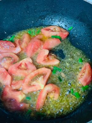 西红柿炒花菜（蔬菜大杂烩的首选，汤汁超级下饭😄😄）的做法 步骤6