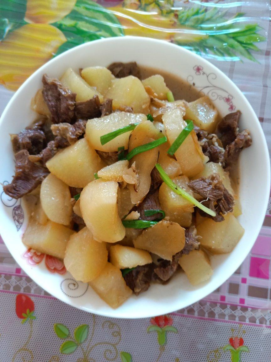 广式萝卜牛腩煲