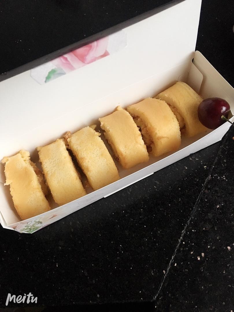 肉松戚风蛋糕卷