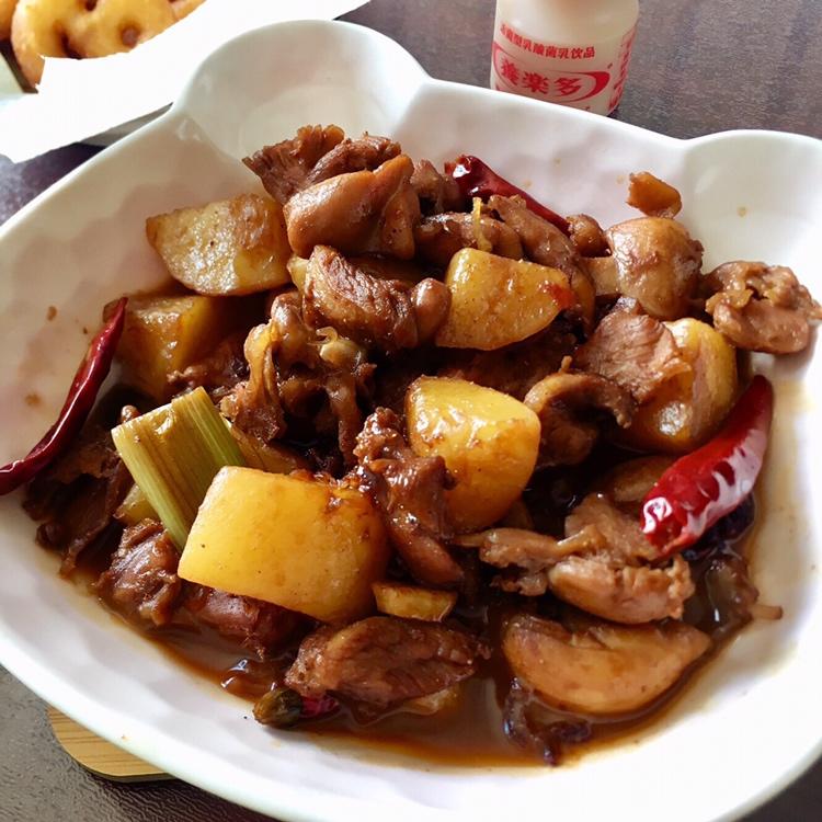 土豆炖鸡块