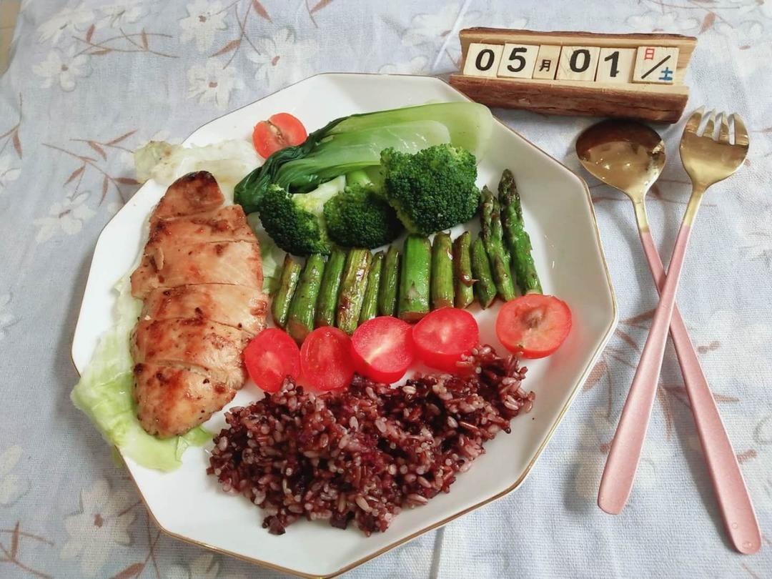 减脂秘汁鸡胸肉的做法