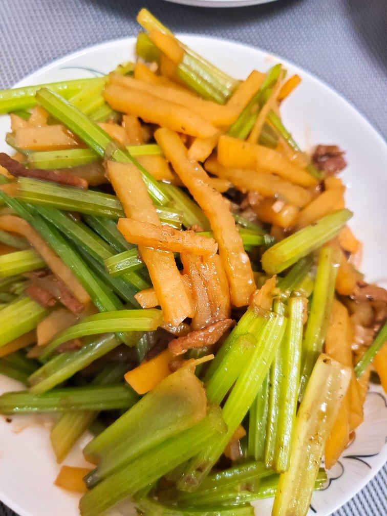芹菜炒土豆丝