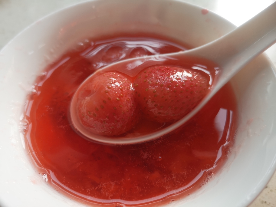 草莓糖水的做法