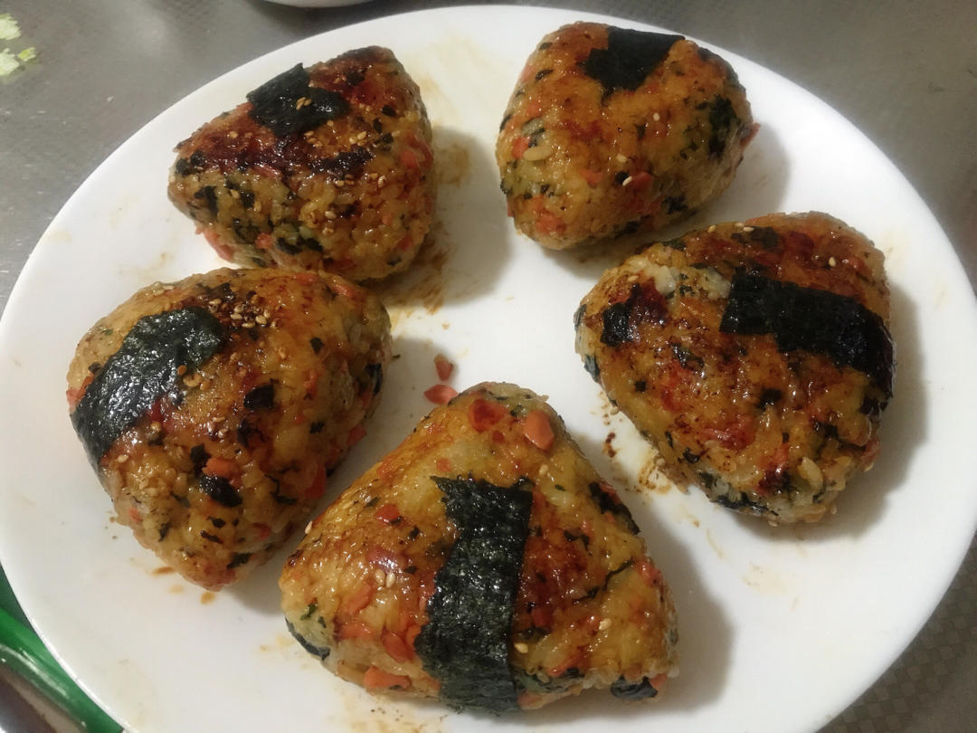 剩米饭这样做好吃好吃到转圈圈，自制日式海苔饭团