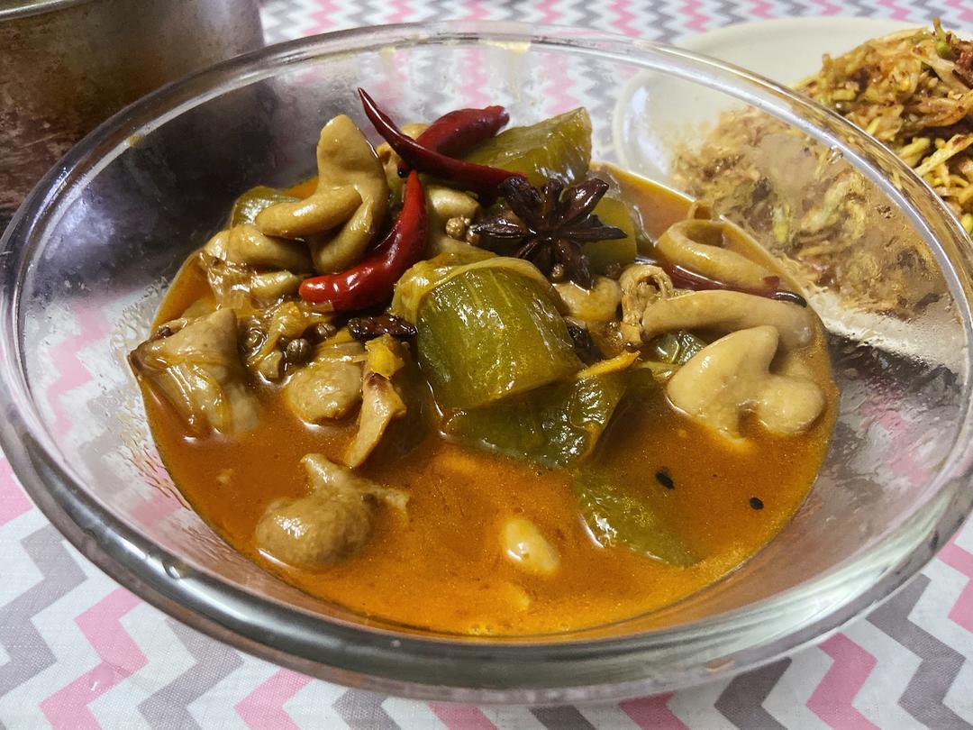 肥肠烧莴笋头（红烧肥肠）的做法