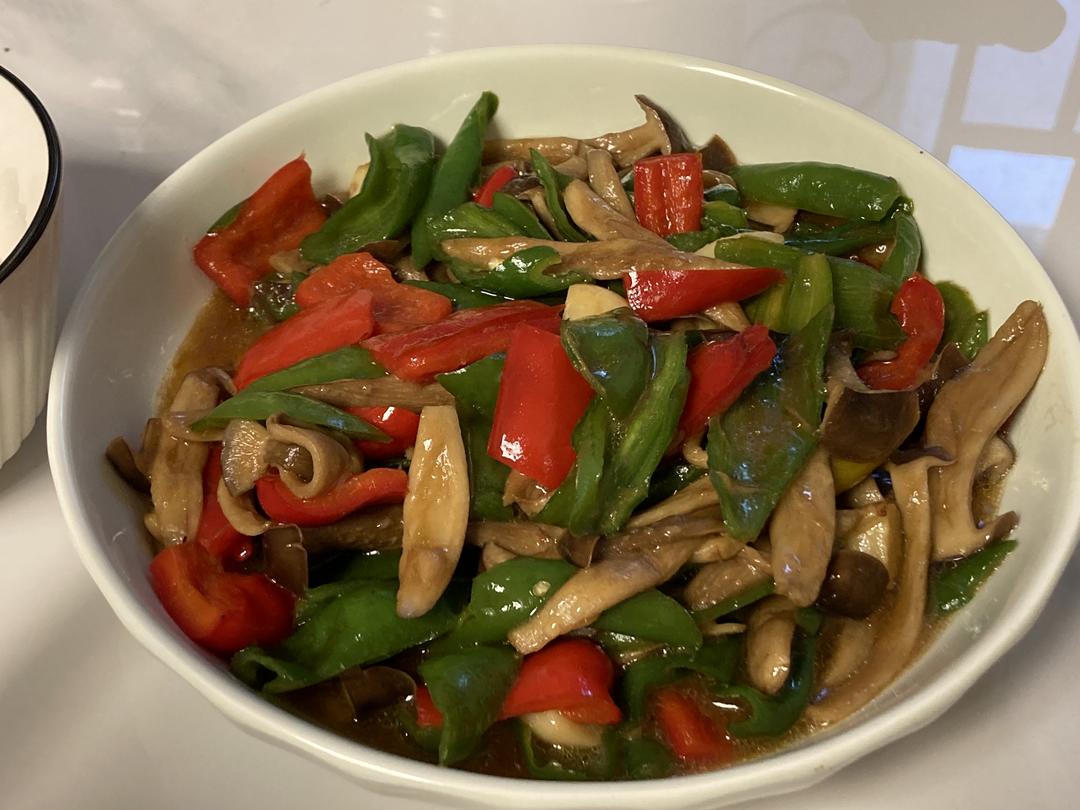 鹿茸菇炒辣椒