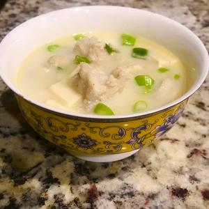 偷懒菜谱-奶白奶白的鳕鱼豆腐汤的做法 步骤5