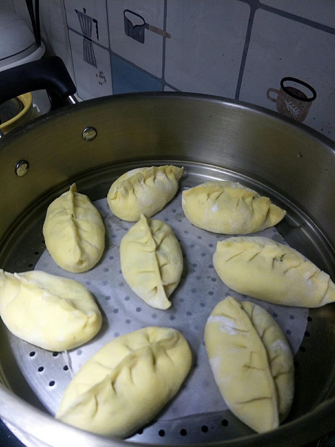 弯柳叶包子包法