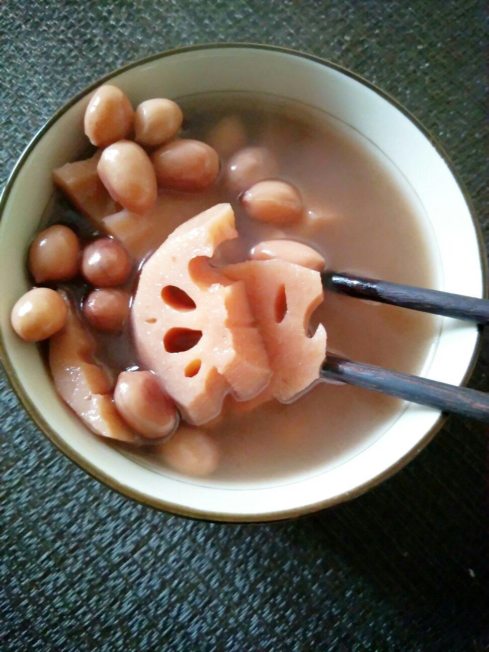 笑笑121做的莲藕花生汤