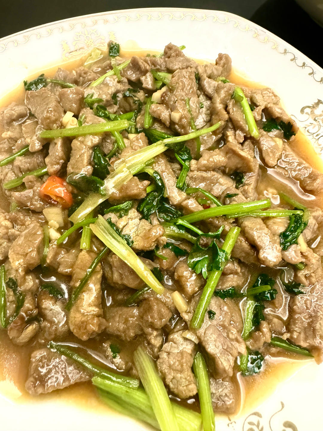 香菜爆炒牛肉（主打嫩）