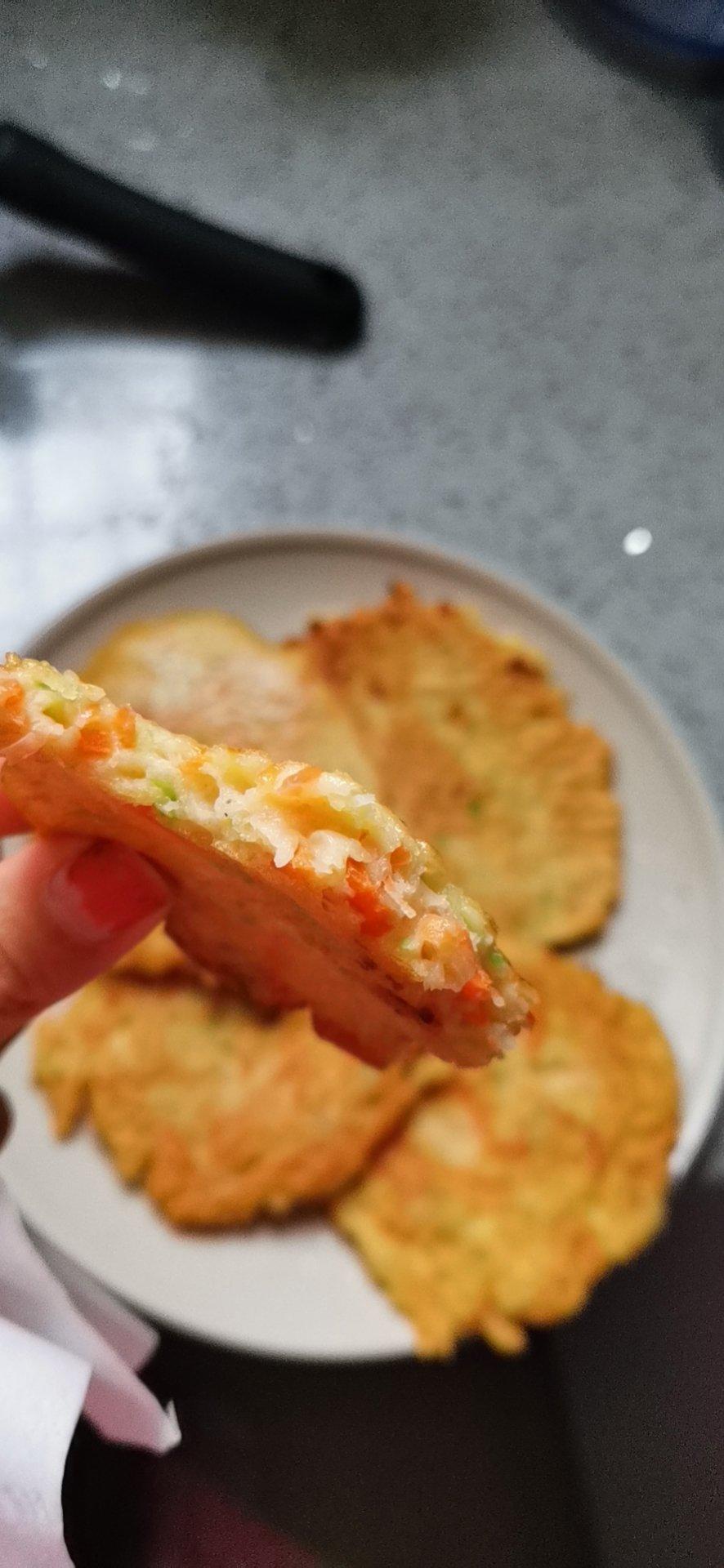 芹菜叶胡萝卜蛋饼