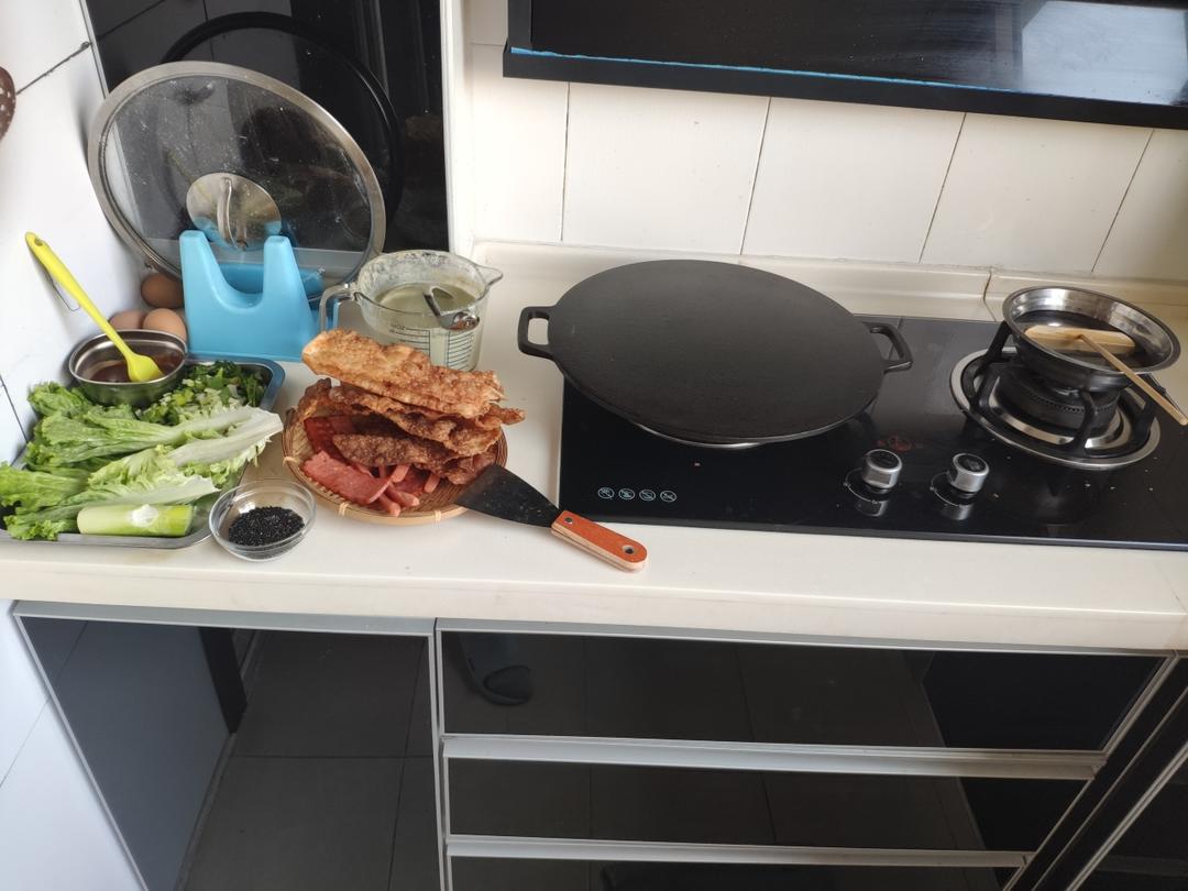 天津传统小吃——煎饼果子 在家也能摊 早餐更丰富