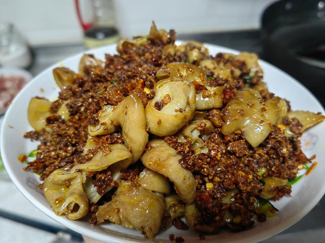 湖北特色菜 榨广椒炒肥肠