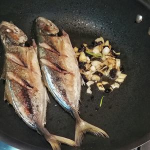 蒜头豆豉炆海鱼的做法 步骤4
