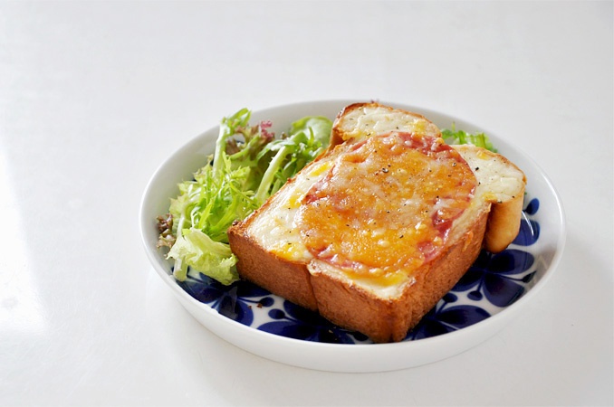 萨拉米奶酪烤土司