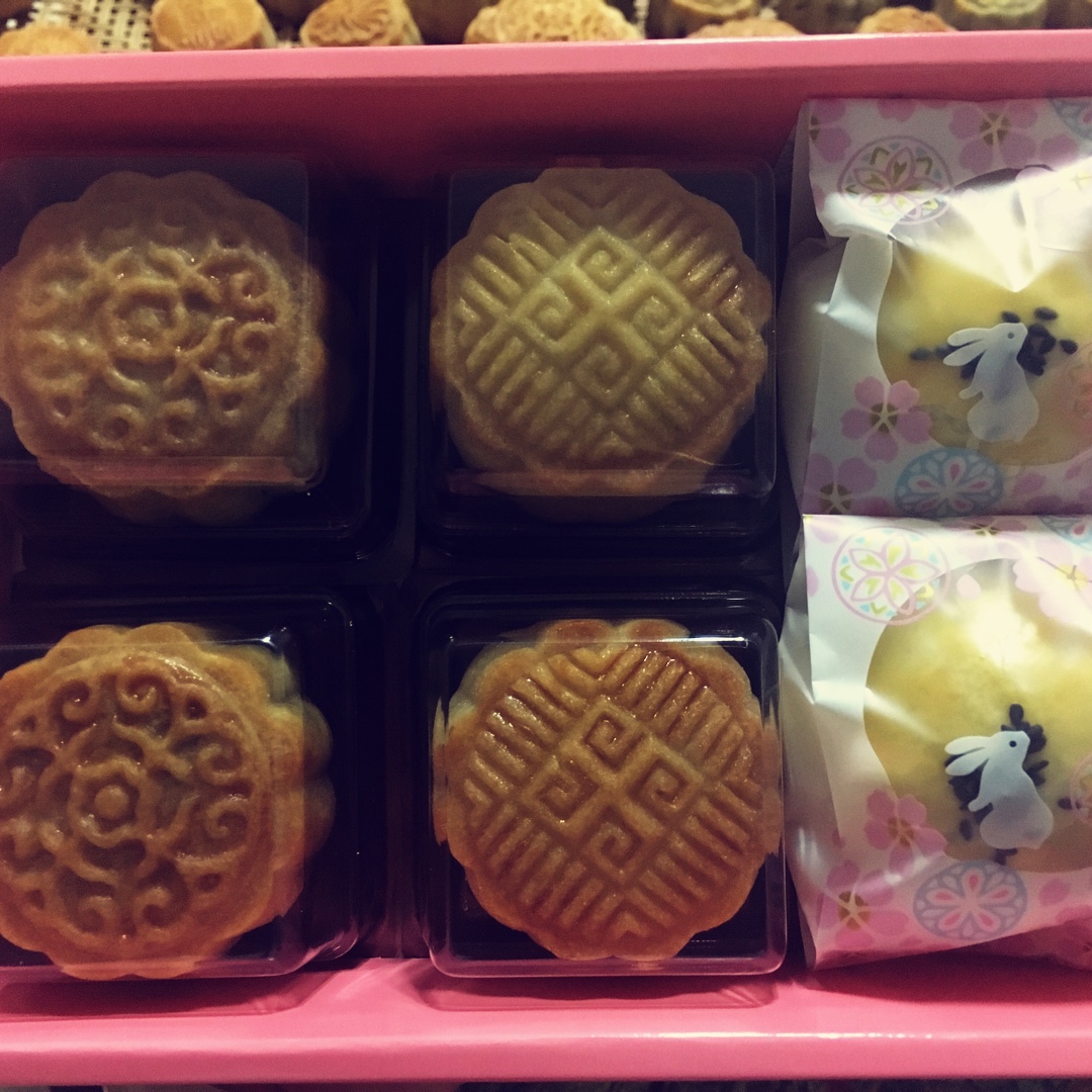 广式月饼—蛋黄莲蓉月饼