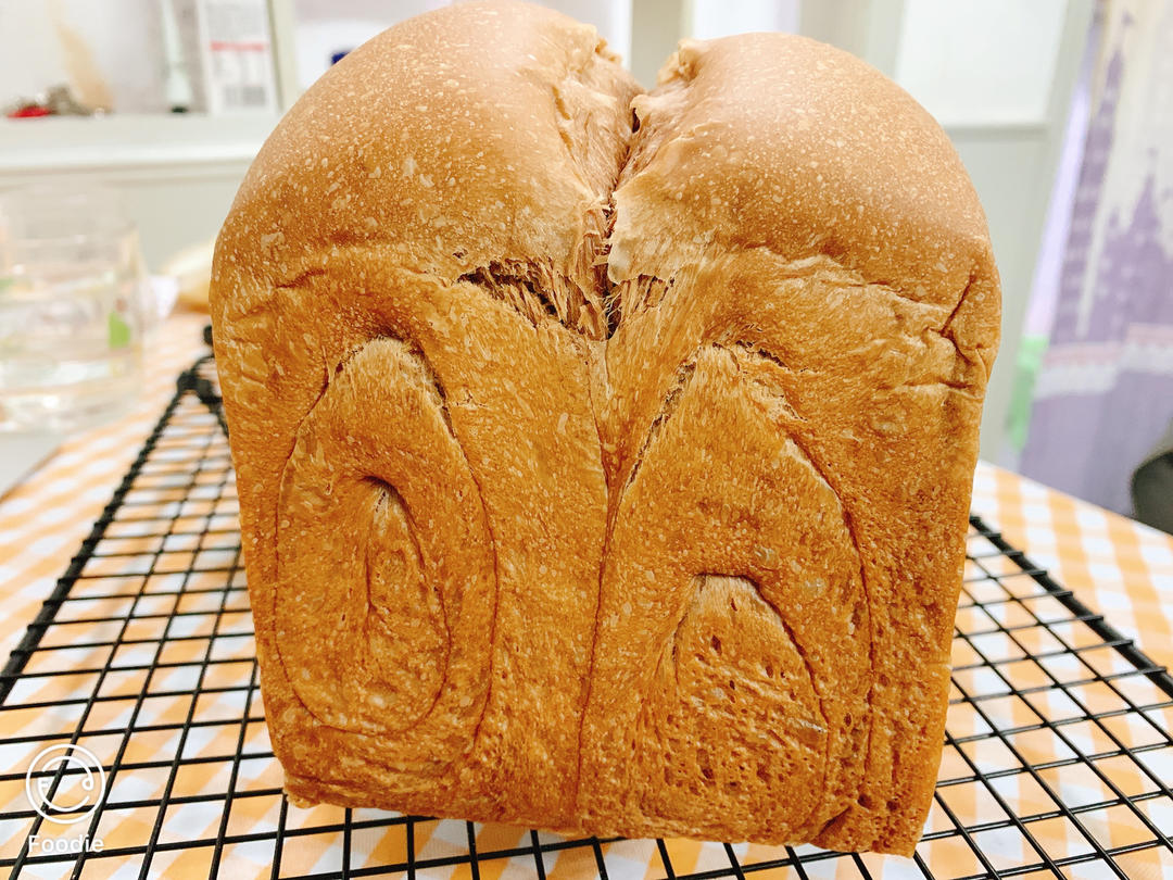 巨~巨好吃的巧克力奶油吐司