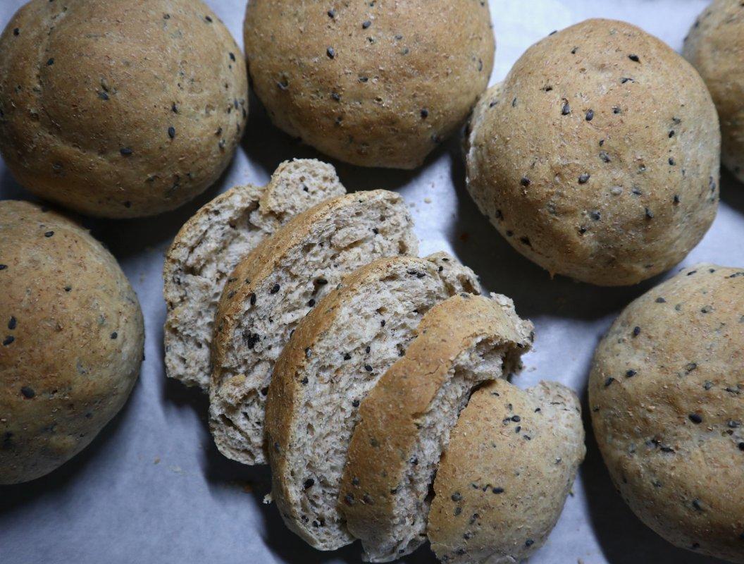 100%全麦黑芝麻餐包（一次发酵）