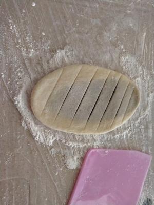 第一次做红豆沙面包，丑丑的将就看哈的做法 步骤5