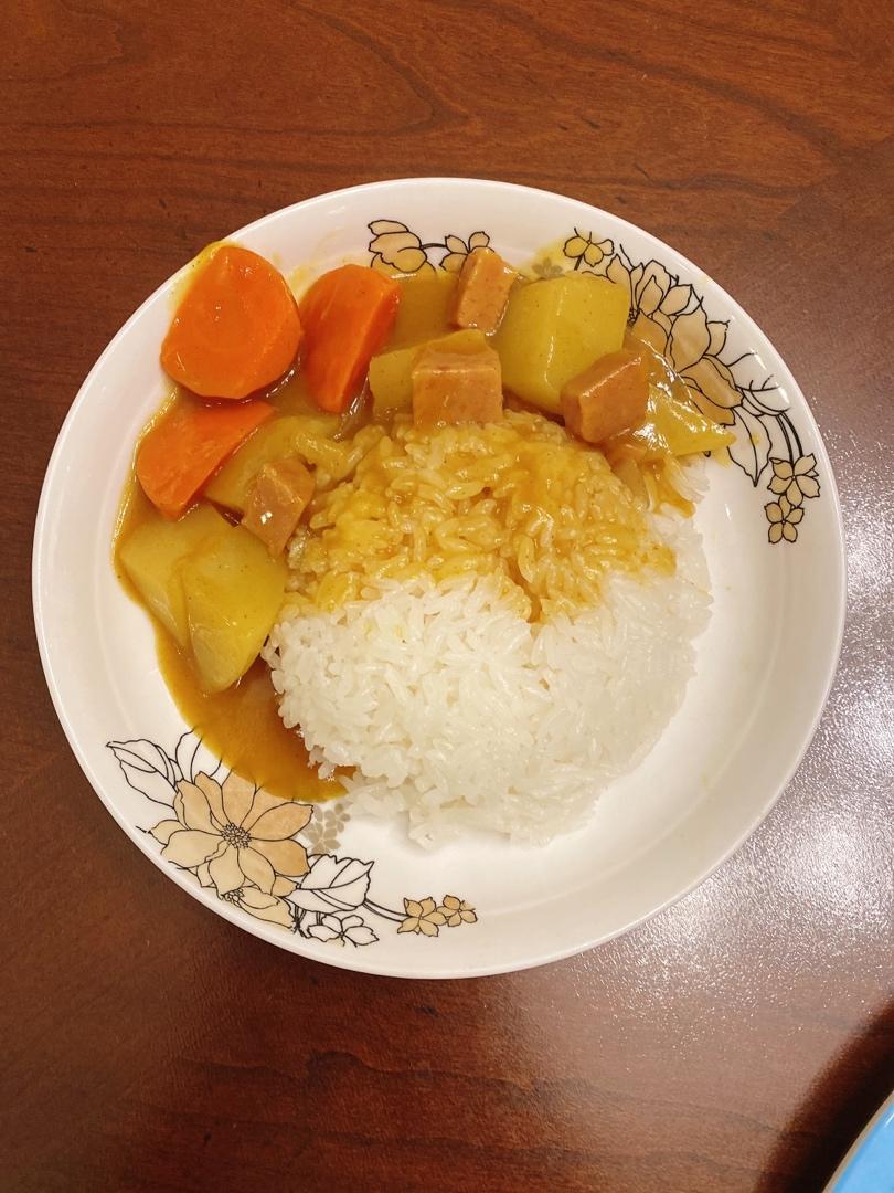 午餐肉咖喱饭
